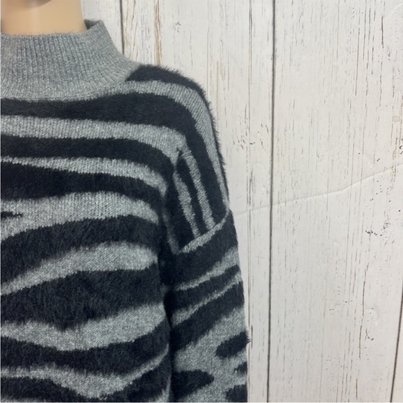 TS Twine and String Gray Animal Print Fuzzy Sweater Size Medium - Picture 6 of 12